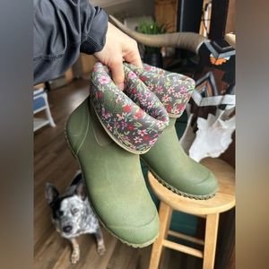 Green muck / mud / rain boots! In great condition like new!